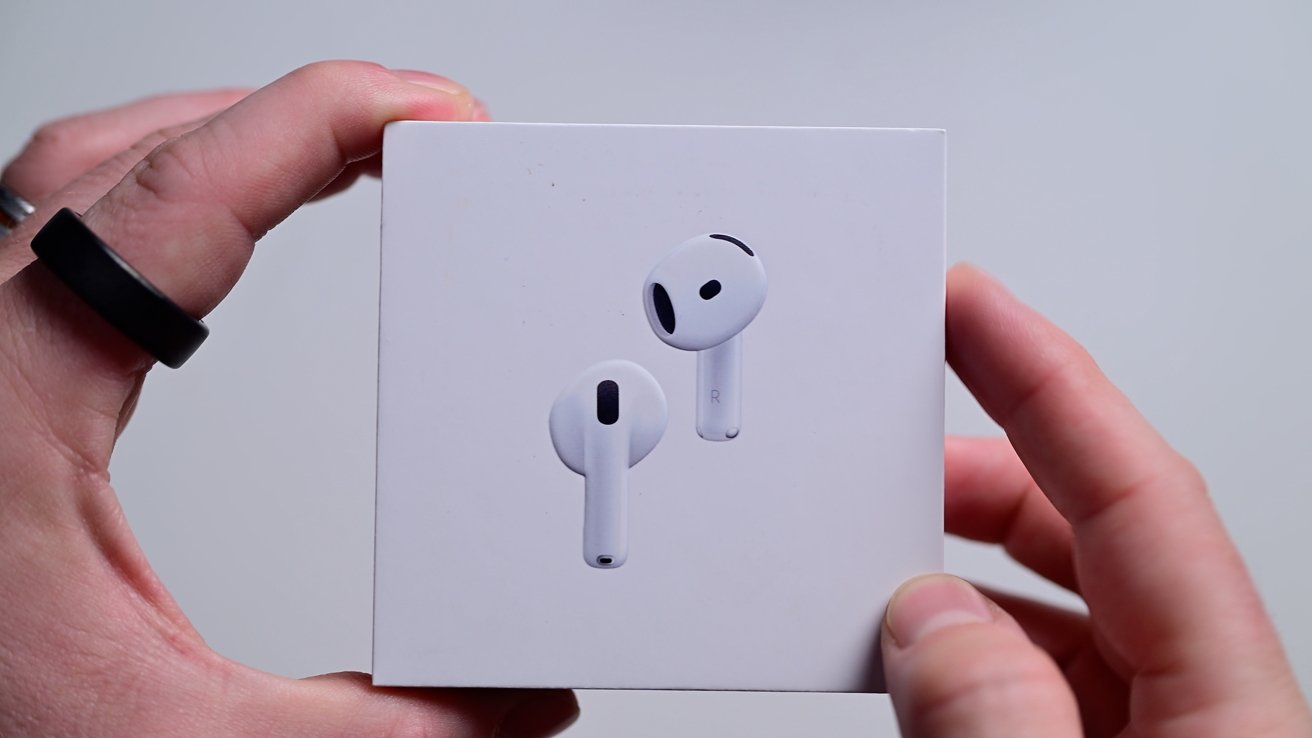 AirPods 4 в коробці